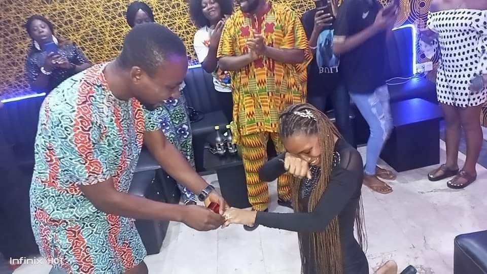 [PHOTOS] Ijaw lady becomes internet sensation for kneeling to be proposed to