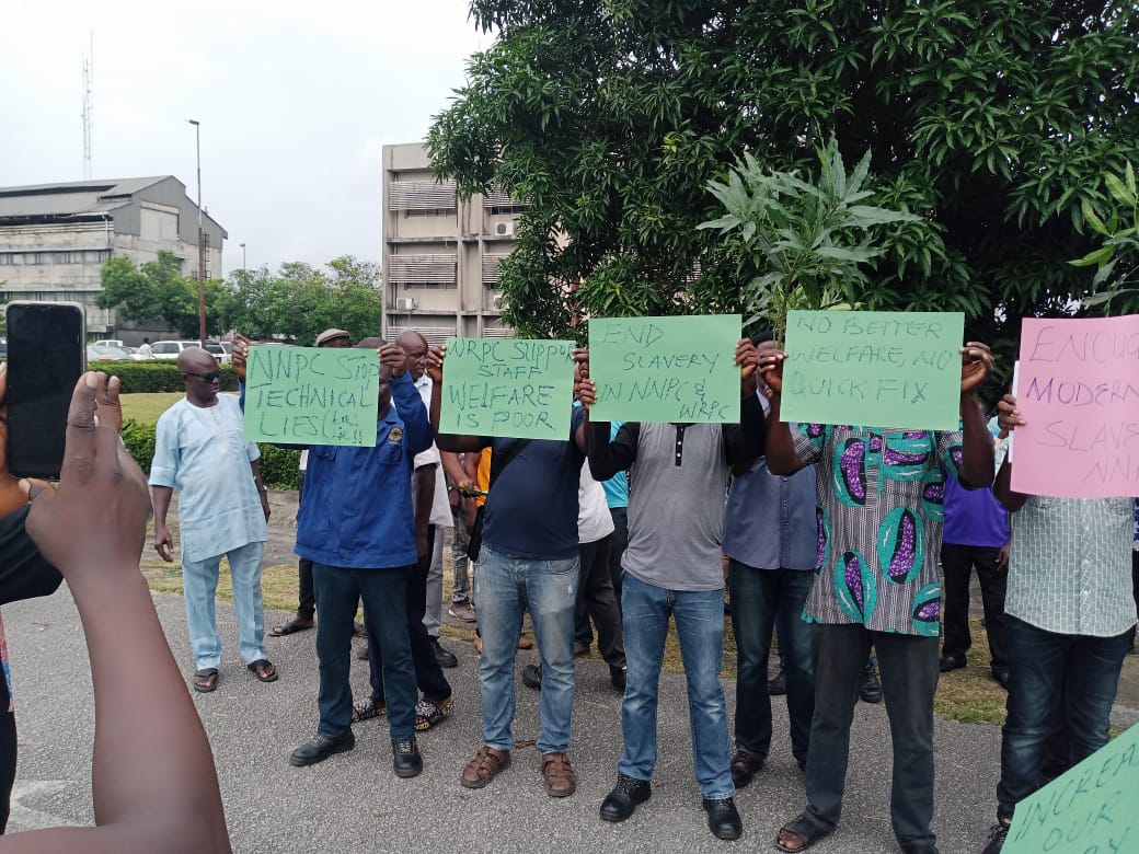 [PHOTOS] Warri refinery casual workers protest against NNPC management, ground refinery’s activities