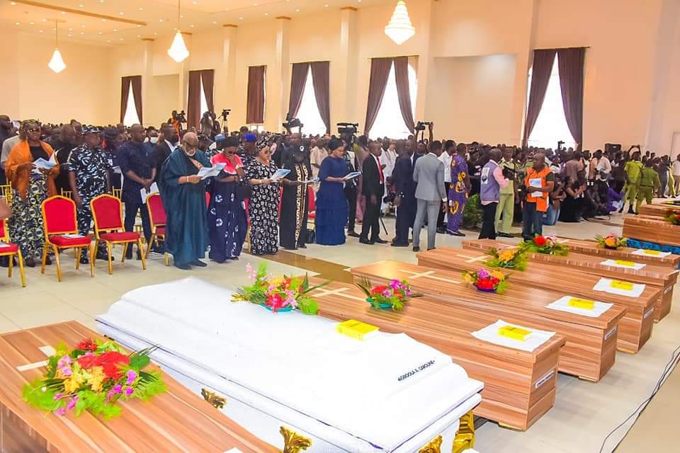 [PHOTOS] Funeral mass for the victims of Owo Catholic Church massacre