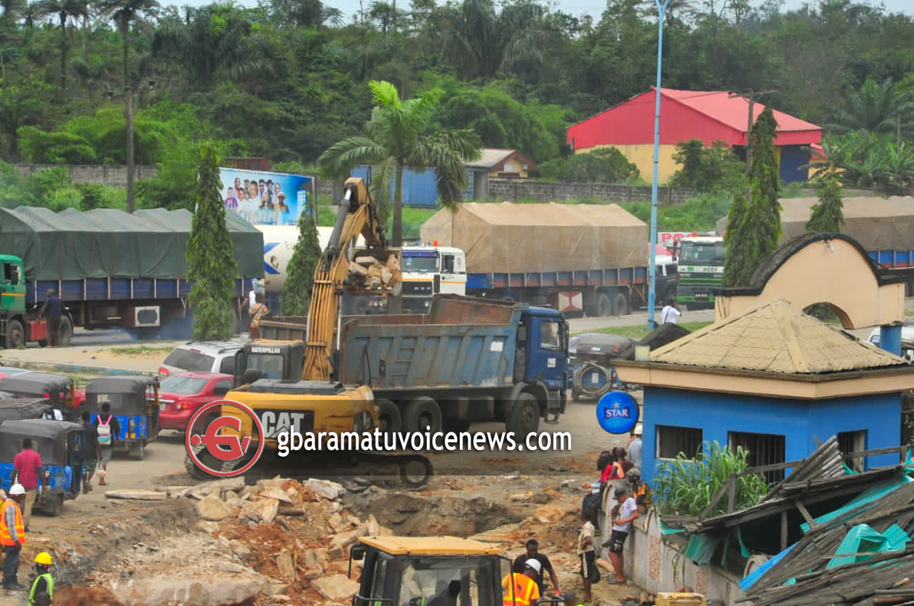 [PHOTOS] Delta government begins massive rehabilitation work on Effurun Roundabout