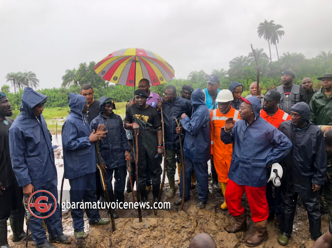[PHOTOS] Mele Kyari, Chief of Defence Staff visit site of discovered illegal oil pipeline in Delta