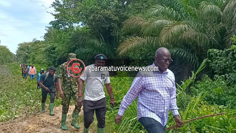 [PHOTOS] PNNPCL, top security agencies, others visit newly discovered illegal pipeline in Delta