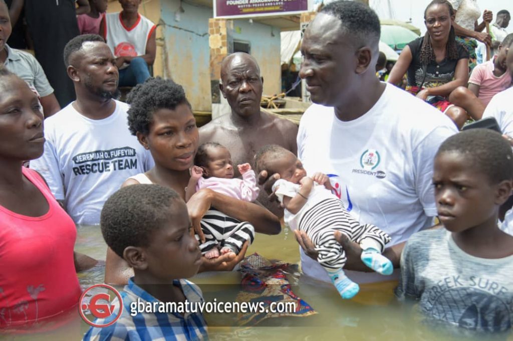 [PHOTOS] Prophet Jeremiah visits communities ravaged by flood ...Offers cash, food, medicals to victims