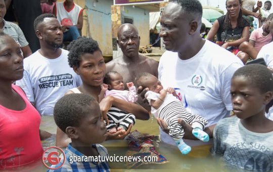 [PHOTOS] Prophet Jeremiah visits communities ravaged by flood ...Offers cash, food, medicals to victims