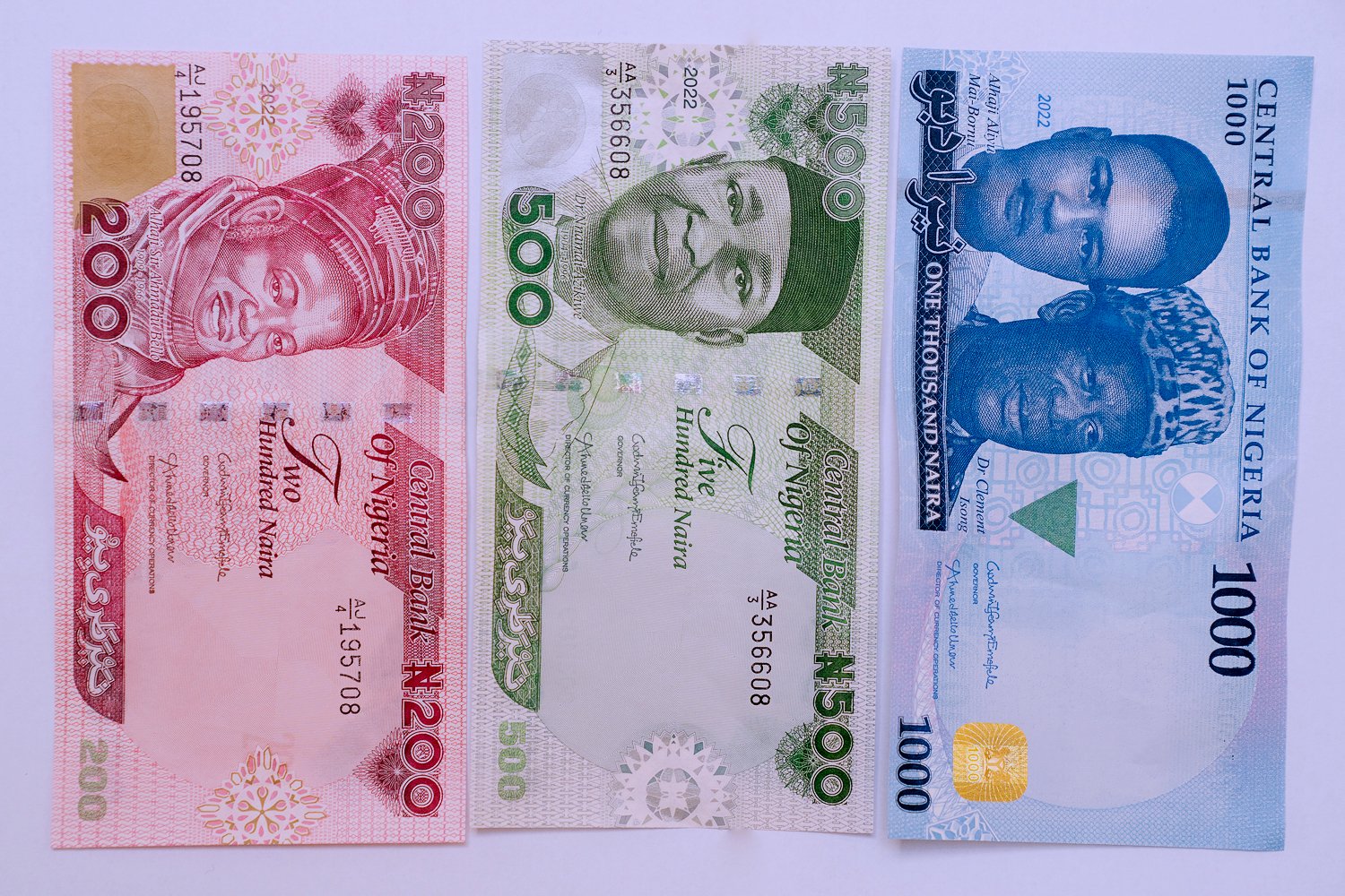 PHOTOS: President Buhari unveils redesigned naira notes