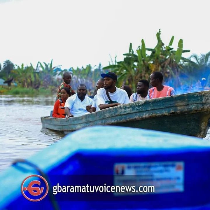 [PHOTOS] Asiayei, GbaramatuVoice Managing Editor, Makes History, Performs Traditional Marriage Rites Inside Canoe