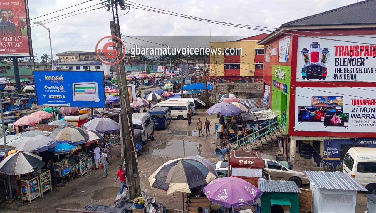 THE HUSTLE AND BUSTLE OF WARRI: A typical day at the popular Enerhen junction