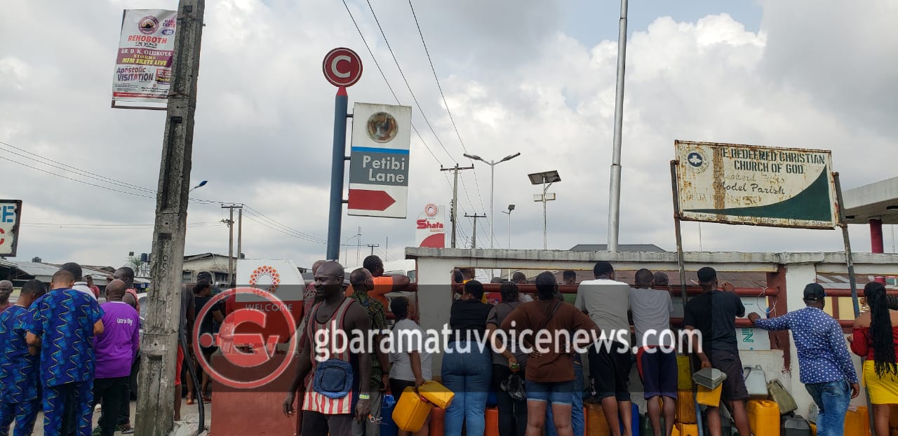 [PHOTOS] Fuel scarcity worsens in Warri as filling stations shutdown