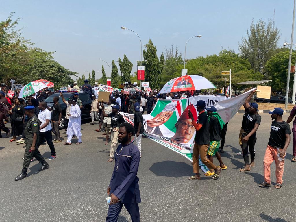 PRESIDENTIAL POLL: Atiku, PDP leaders, supporters storm INEC Headquarters in Abuja