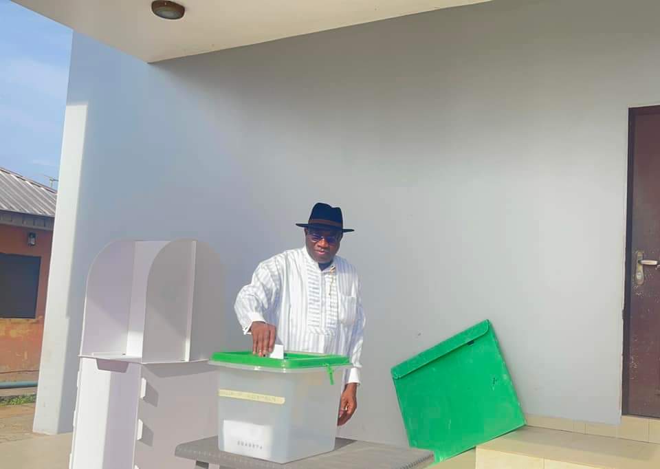 [PICTORIAL] President Goodluck Jonathan casts his vote