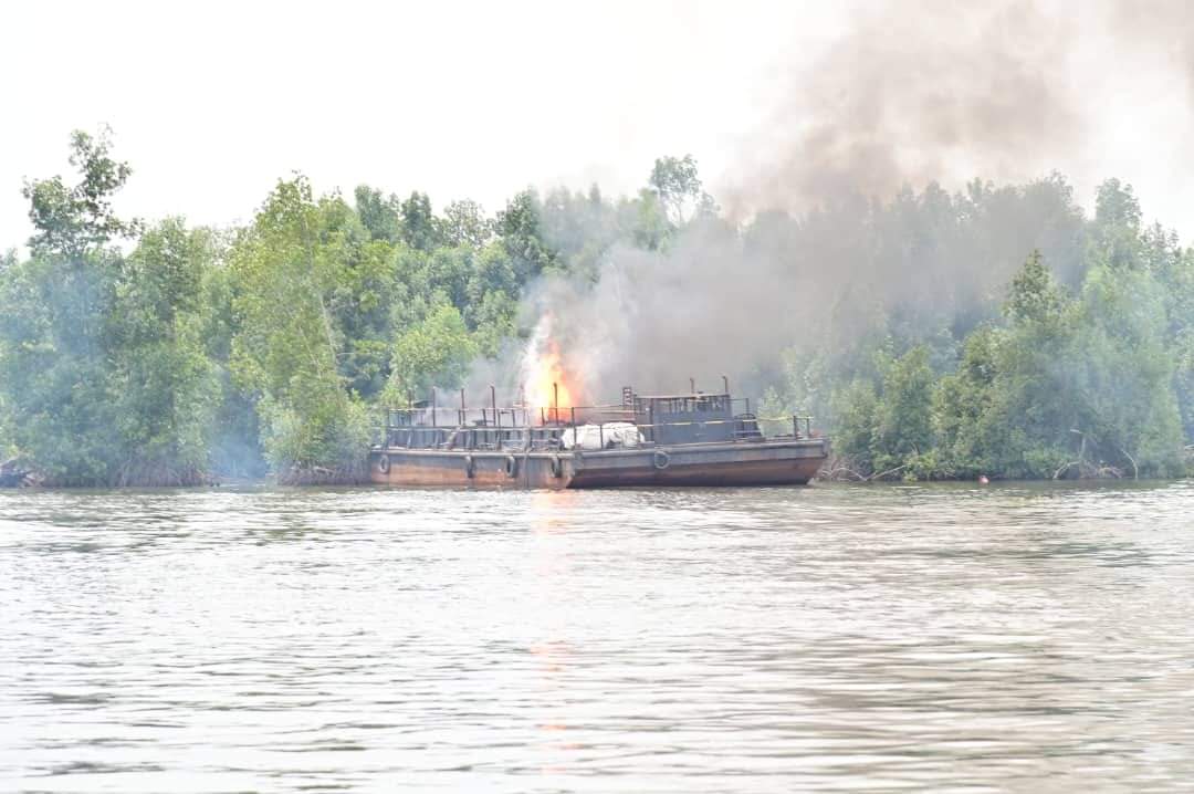 How Nigerian military set ablaze barge carrying stolen crude oil in Delta creek intercepted by Tompolo’s Tantita