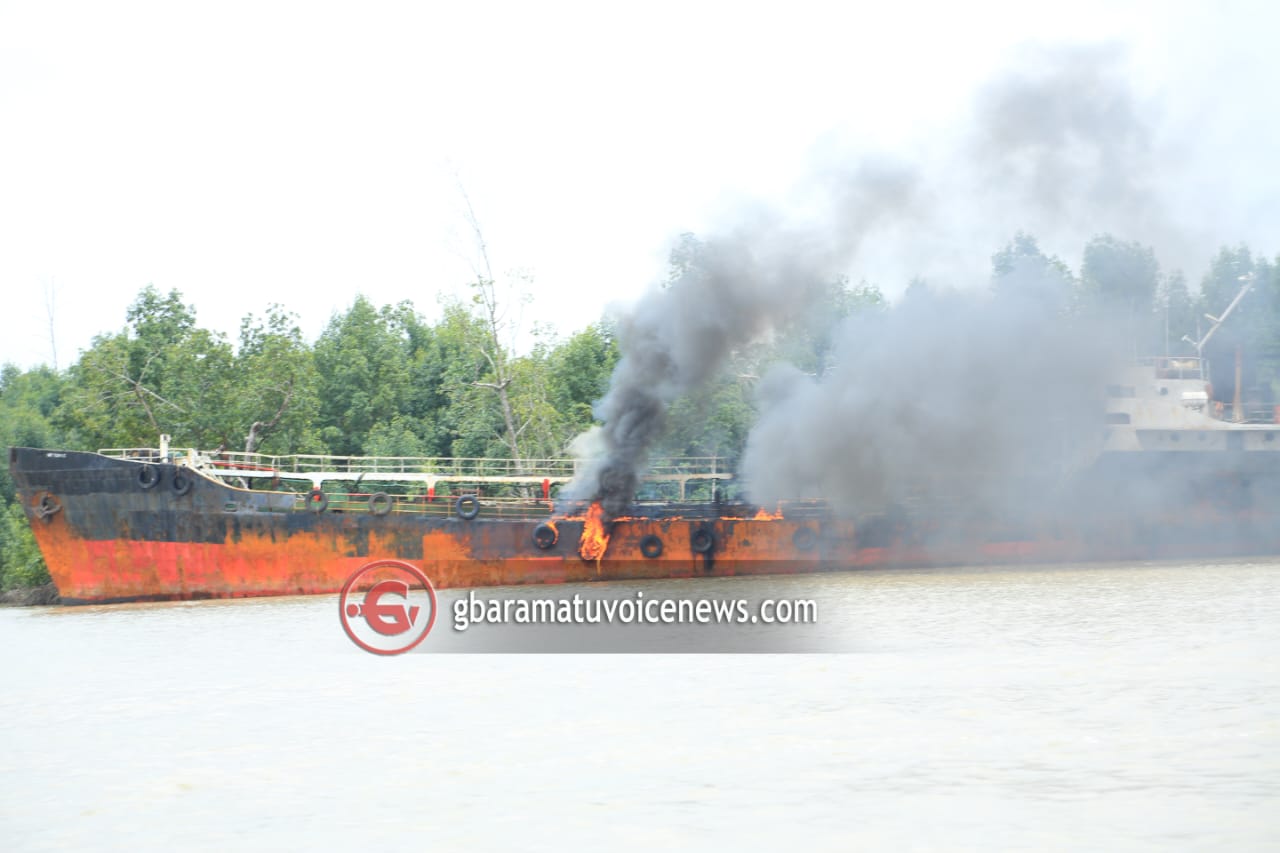 [PICTORIAL] Moment Nigerian military helicopter bombarded vessel with crude oil in Niger Delta