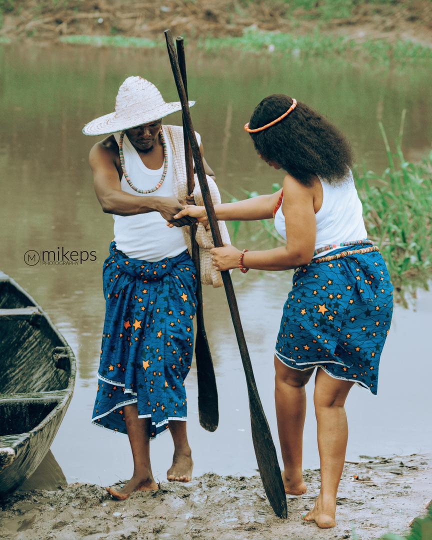 LOVE IN A CANOE: Bayelsa journalist, Onitsha releases exciting pre-wedding photos