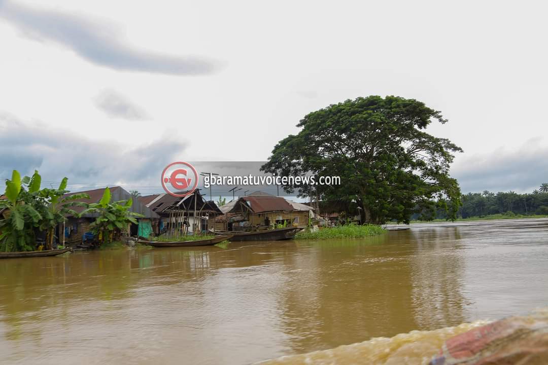 FLOOD: Panic in Burutu as water level rises in Delta state (PHOTOS)